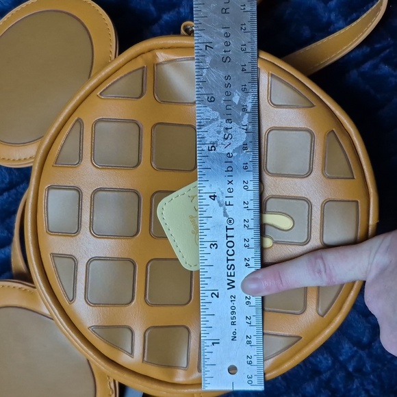 Bioworld Waffle Mickey Mouse Crossbody Bag New With Tags - Picture 12 of 17